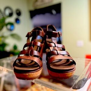 Timberland Roslyn Fisherman Sandals, like new without box.